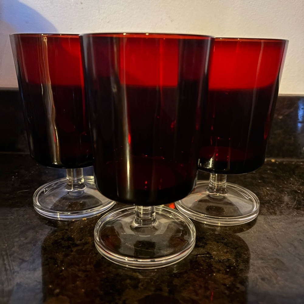 Elegant Red Glass Goblets
Set of 3. France. Vintage. Collectible.